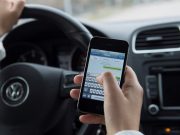 Ganaax 10,000 kr Hadii aad Mobile ku Istimaasho Gaariga Xiliga aad Wadeyso