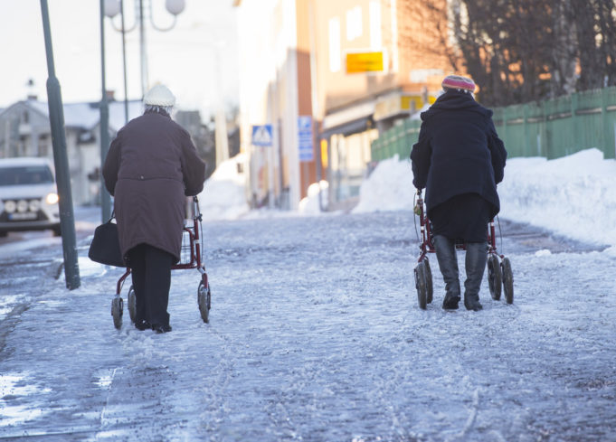 Dadka waayeelka qaarkood oo loo kordhinayo lacagta ay qaataan,,