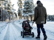 Booliska oo diiwaan galiyay Waalid badan oo Qiyaameeyay Lacagta Daryeelka Caruurta.