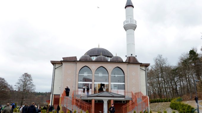 Dalka Sweden masjid ku yaalla oo lagu dacweeyay kor u qaadida aadanka salaada..