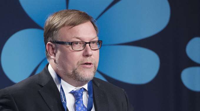 Siyaasiga Mikael Jansson oo iskaga baxay Xisbiga Cunsuriga ee Sverigedemokraterna..