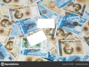 Norway isticmaalka Lacagta 100 iyo 200 krone oo ka hartay dhoor maalin iyadoo la ismicmaalayo lacagta cusub..