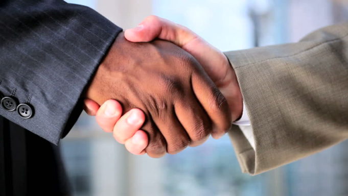 Lamaane Muslin ah oo Sharciga loo diiday markii ay diideen in ay Salaamaan Nin Ajanabi ah..