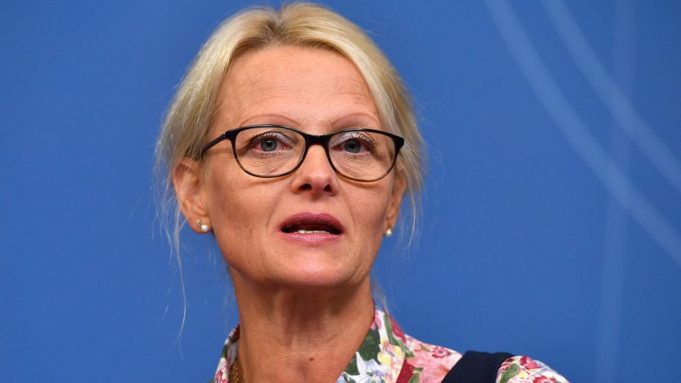 Wasiirka Socdaalka Sweden oo la Waydiiyay go.anka Maxkamadaha ku diideen sharciga Dhalinyarada ee Dugsiga Sare..