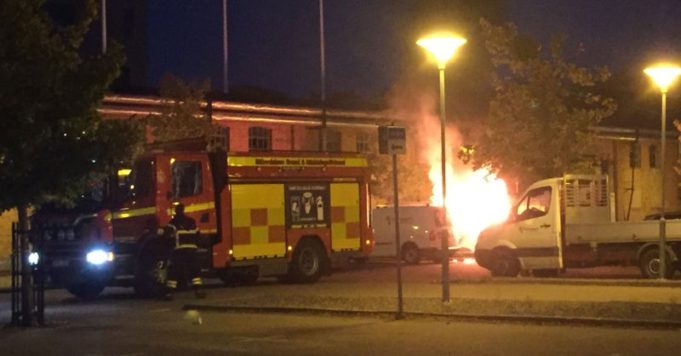 Habeenkii xalay oo lagu gubay 13 Gaari Magaalada Västerås ee Dalka Sweden..