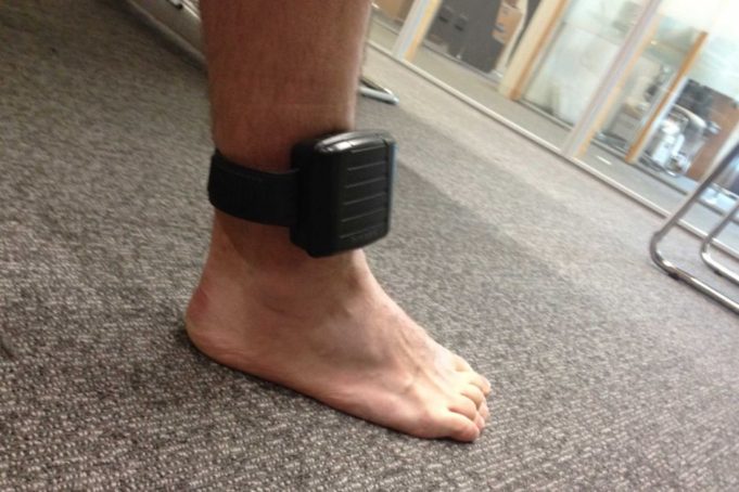 Norway Sharci ogolaanaya in Korontada (ankledevice) Lagu Ciqaabo Caruurta 15 sano jirka ah oo socda..