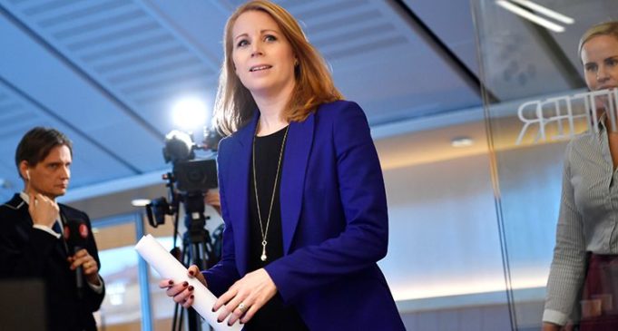 War Hada Ah Annie Lööf oo Maya Tiri Codeenta Dowlada Stefan Löfven soo dhisayo.