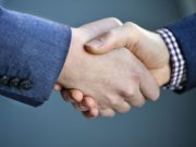 Denmark oo joojisay Sharciga gacan isku salaamista ee dhalashada lagu qaato