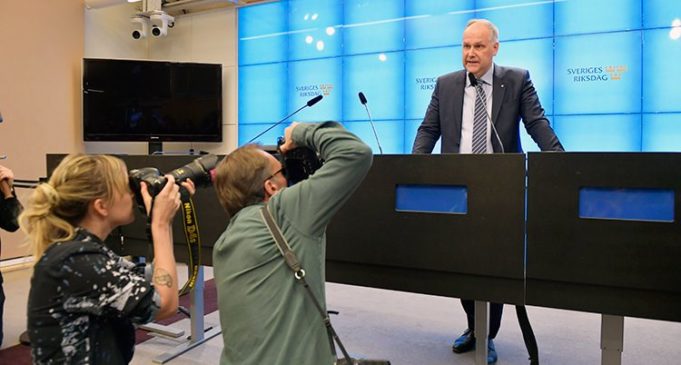 War Hada AH Xisbiga Vänsterpartiet oo Fasaxay Dowlada Stefan Löfven ee Socaildemokraterna.