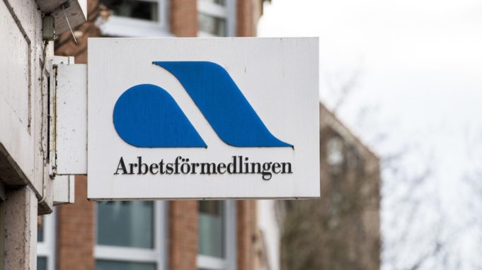 Canshuurta oo laga dhimayo Shaqaalaha ay Qortaan Shirkadaha yar yar.