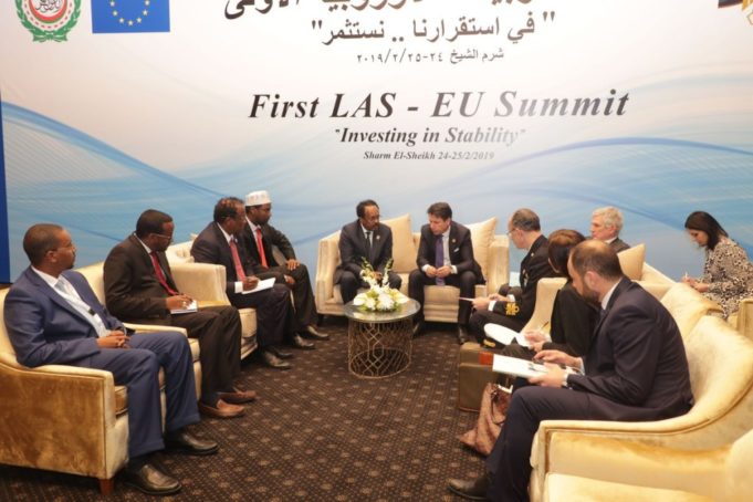 Raisal wasaaraha Sweden Stefan Löfven oo Madaxweynaha Somaliya kula kulmay Masar.