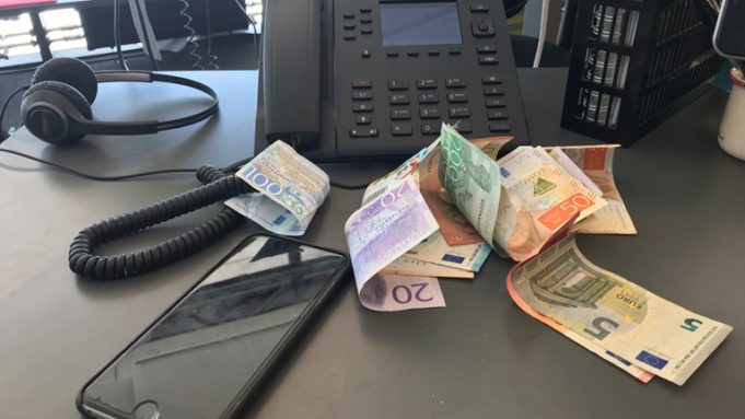 Booliska Sweden oo Digniin kasoo saaray Wicitanka Taleefano Been ah oo lacagta Bankigaga lagu dhacayo.