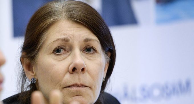 Sweden Ulla Gustavsson oo Xilkeeda ku wayday Qoraal ay ka qortay Gabar Xijaab ku ciyaartay.