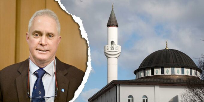 Siyaasi ka tirsan Xisbiga Xagjirka ee SD oo Masaajid ka dhisaya Magaalada Karamfors isagoo sababta ka hadlay.