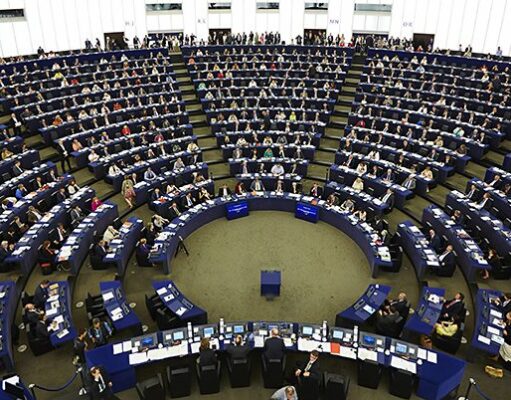 Barlamaanka Midowga Yurub oo u codeeyay Sharci Cusub oo internetka ah.