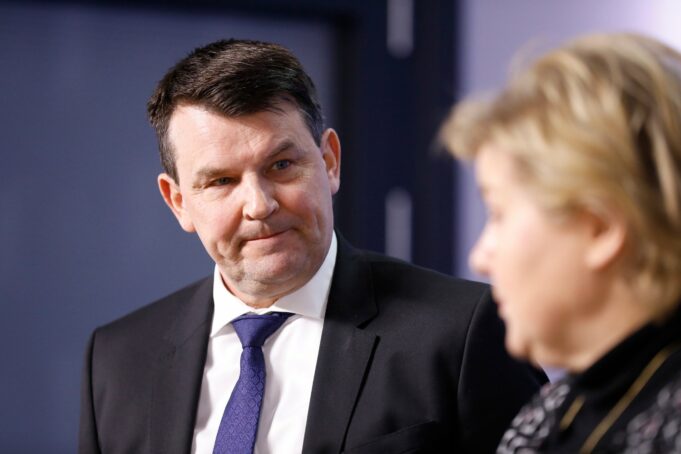 Wasiirka Cadaalada Dowlada Norway oo iska casilay Xilkiisa wasiirnimo