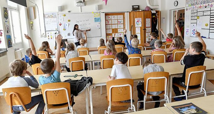 Macalimiinta Sweden oo Helaya Caawiye Xiliga Waxbarashada Iskuulka