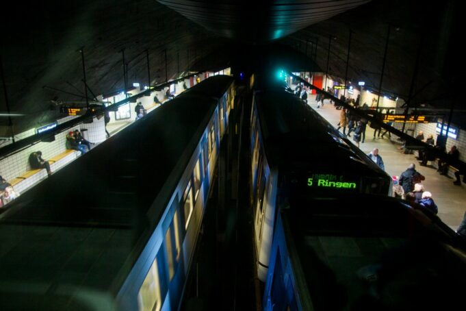 Norway Tareenada dhulka mara ee Caasimada Oslo oo qaarkood shaqada hakinaya