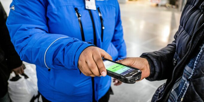 Lix bilood oo Xabsi ah Qofka kaar la’an (SL) ku gala Gadiidka iyo Tareenada la raaco