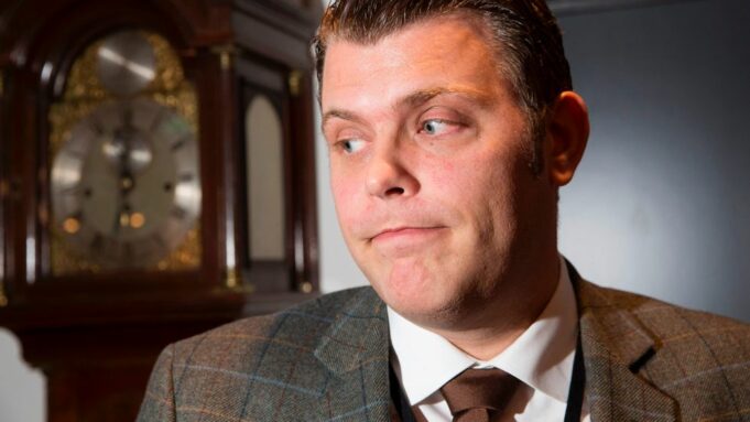 Wasiir ka tirsan Norway oo loogu baaqay in uu iska casilo Xilkiisa