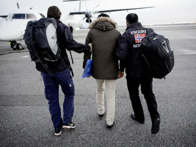 Cabdi Raxmaan Maxamed oo ka badbaaday in loo Tarxiilo Somaliya, Sidee ayay ugu suura gashay