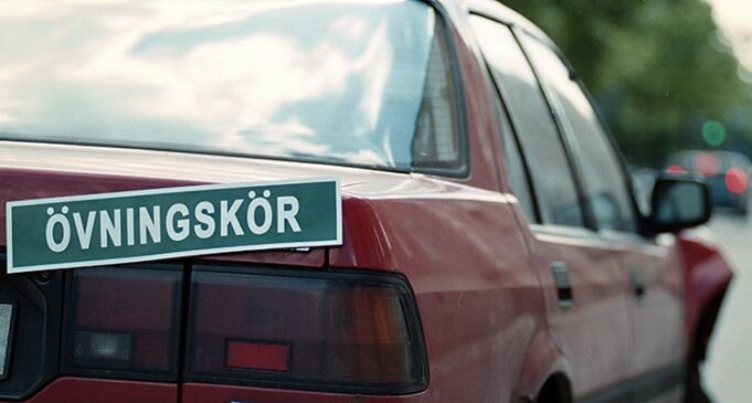 Sweden oo kordhisay mudada lagu qaato Lacagta deynta ee kaarka wadista gawaarida (Körkort)