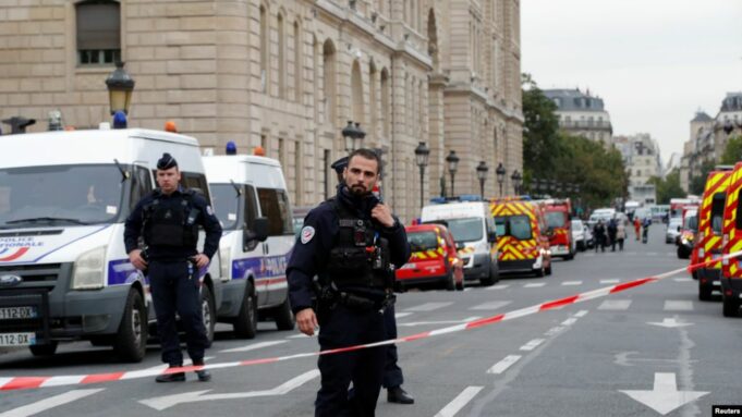 Caasimada Faransiiska oo lagu dilay Afar Sarkaal oo Boolis ah