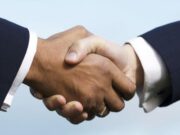 Shaqo si aad u hesho Waa in aad Gacanta ku Salaanto Dadka kale