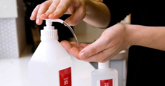 Dukaanada Sweden iyo Farmashiiyada oo laga waayay Cunooyinka iyo Adeegyada kale ee muhiimka ah