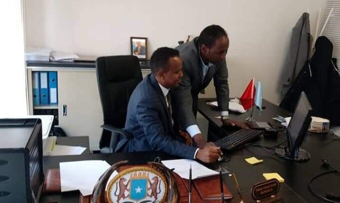 Switzerland oo laga furay Xaruun laga bixiyo Basaboorka Somaliga iyo Safiirada oo ka hadashey