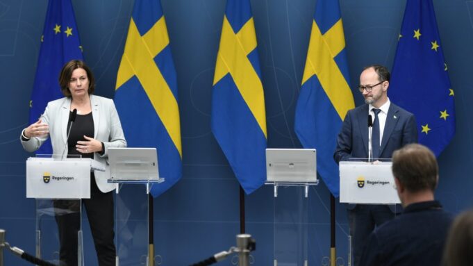 Dowlada Sweden oo Lacag 3 bilyan ku caawisay Gadiidka Dadweynaha