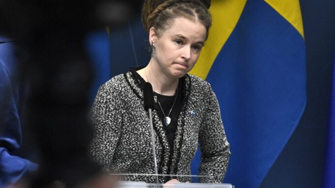 Amanda lind ”ha daahinin duugta/aaska Qofka dhintay”