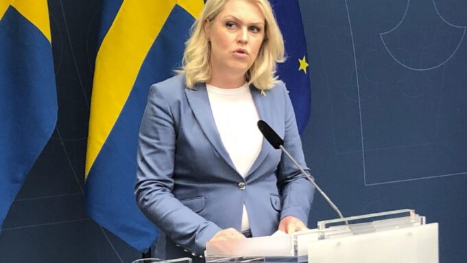 Dowlada oo Sharci Cusub kasoo saartay goobaha Maqaayadaha, Baararka iyo Kafateeriyada