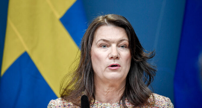 Sweden oo kordhisay waqtiga uu hakadka ku jiro Safarada Dibada