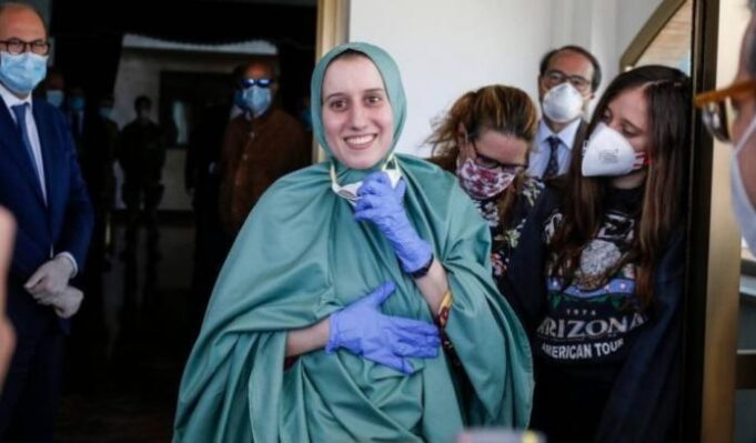 Caa’isha (Silvia Romano) oo muslimiinta taliyaaniga u balan qaaday kulan ay la yeelaneyso dhawaan