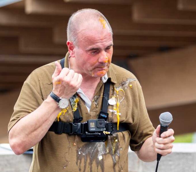 Lars Thorsen oo lagu weeraray Ukumo iyo Yaanyo/tamaandho isagoo ka hadlaya Islaamka