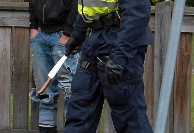 Mudo 14 Maali oo Xabsi ah Qofka lagu qabto Toorey/Mindi isagoo ku dhex wata Goobaha Dadweynaha