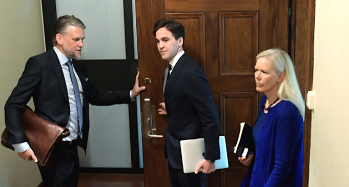 Maxkamada oo fasaxday Safiirkii hore ee Sweden u fadhiyay China