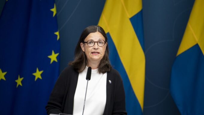 Wasiirada Waxbarashada Sweden ” Iskuulada Sare Waxaa dhici karta in lagu barto Habka fogaanta (distans)