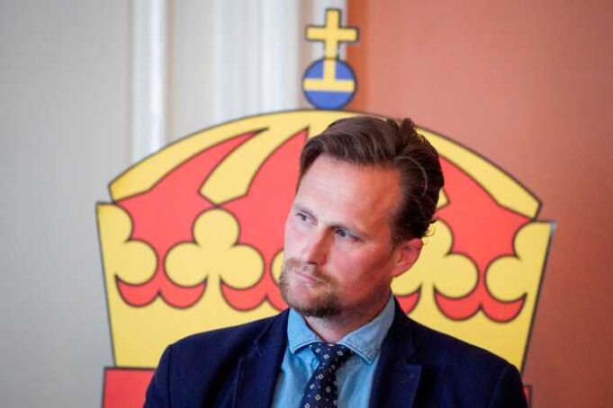 Sweden:- Dadweynaha oo laga codsaday in aysan u safrin wadanka Denmark