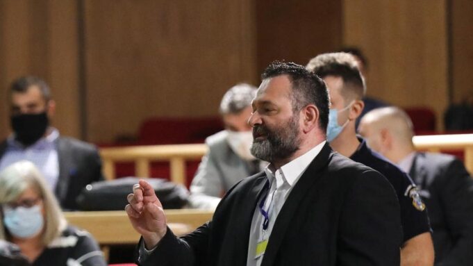 Siyaasiga midigta fog ee reer yurub ayaa kasoo muuqday maxkamada Giriiga ku taalla