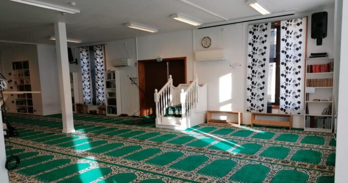 Sawiro lagu dhajiyay daaqadaha masaajidka Bergen ee Dalka Norway