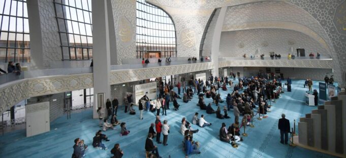 Hanjabaadyo gaaray Masaajid ku yaalla Faransiiska oo ka dhan ah Carabta iyo Turkida