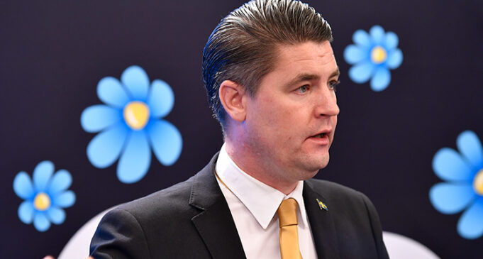 Xisbiga SD ” Dadka waweyn 10,000 kr ayay helayaan Caruurtana 5,000 kr (Hindise Cusub)