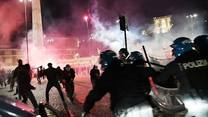 Rabshado ka bilowday Taliyaaniga oo ka dhashay Xayiraadaha Cusub iyadoo 24 saac la diiwan galiyay 22,000 kun oo kiis