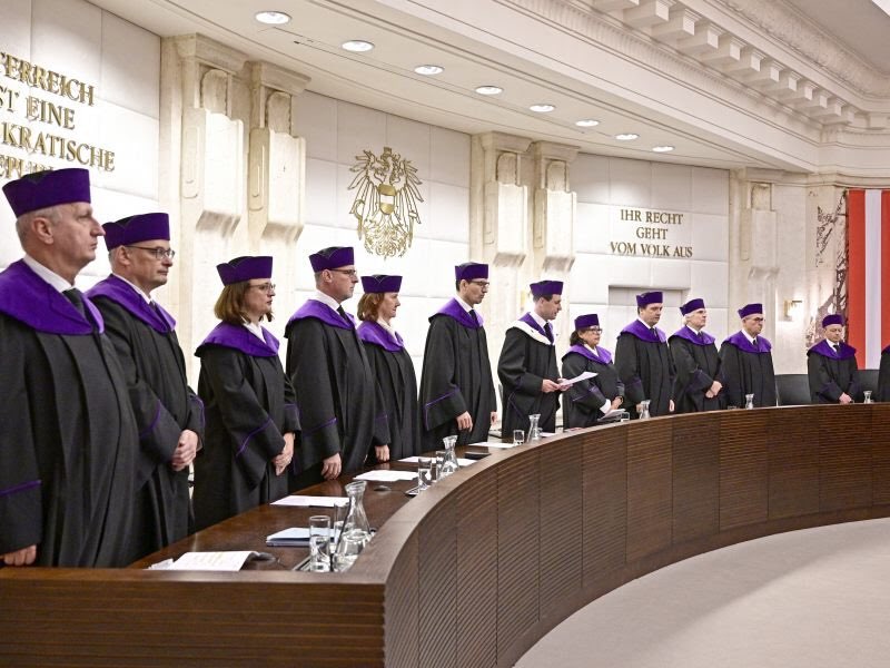 Maxkamadda Dastuuriga ah ee wadanka Austria oo xayiraadda ka qaaday mamnuucida xijaabka ee dugsiyada hoose