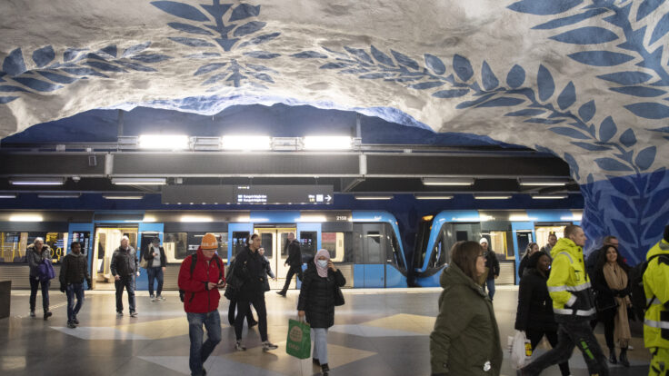 Laga Bilaabo Bari Dadka Waxay Kaarkood Bangiga Dibada ku iibsan karaan SL Card Stockholm