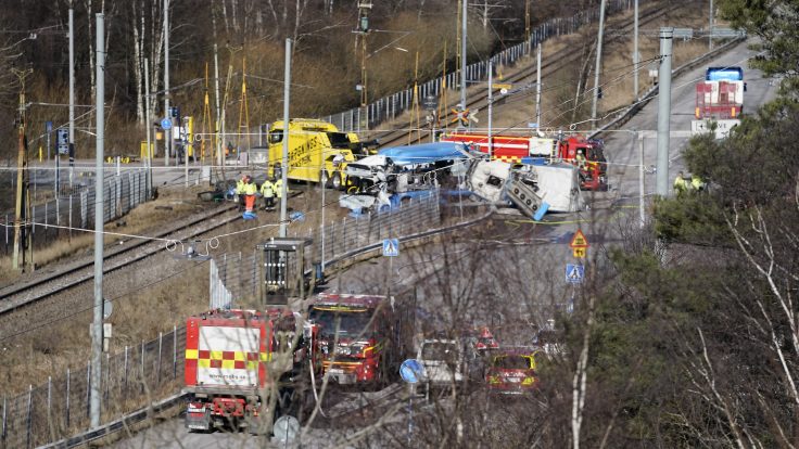 Tareen ay Saarnaayeen 60 Qof oo Bas kula dhacay Xaafada Hisingen ee Göteborg