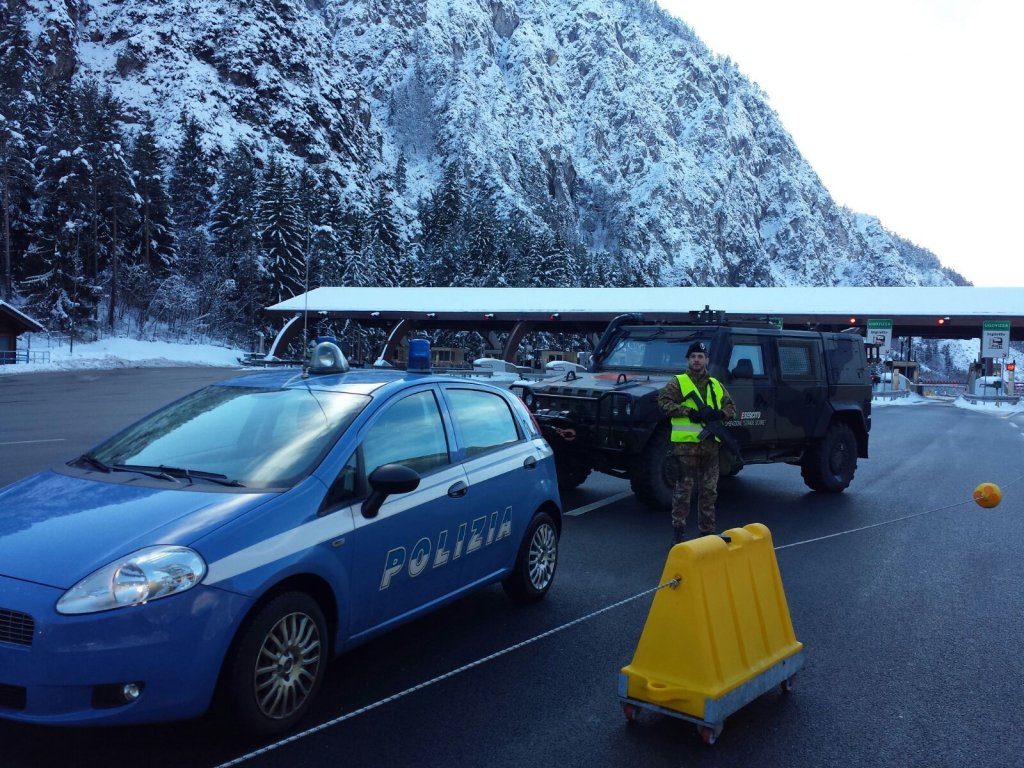Ciidanka Taliyaaniga oo 120 tahriibayaal ah ku qabtay Udine, waqooyi-bari Talyaaniga