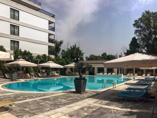 Giriiga oo dalxiisayaasha u furaya wadankiisa mudo kadib